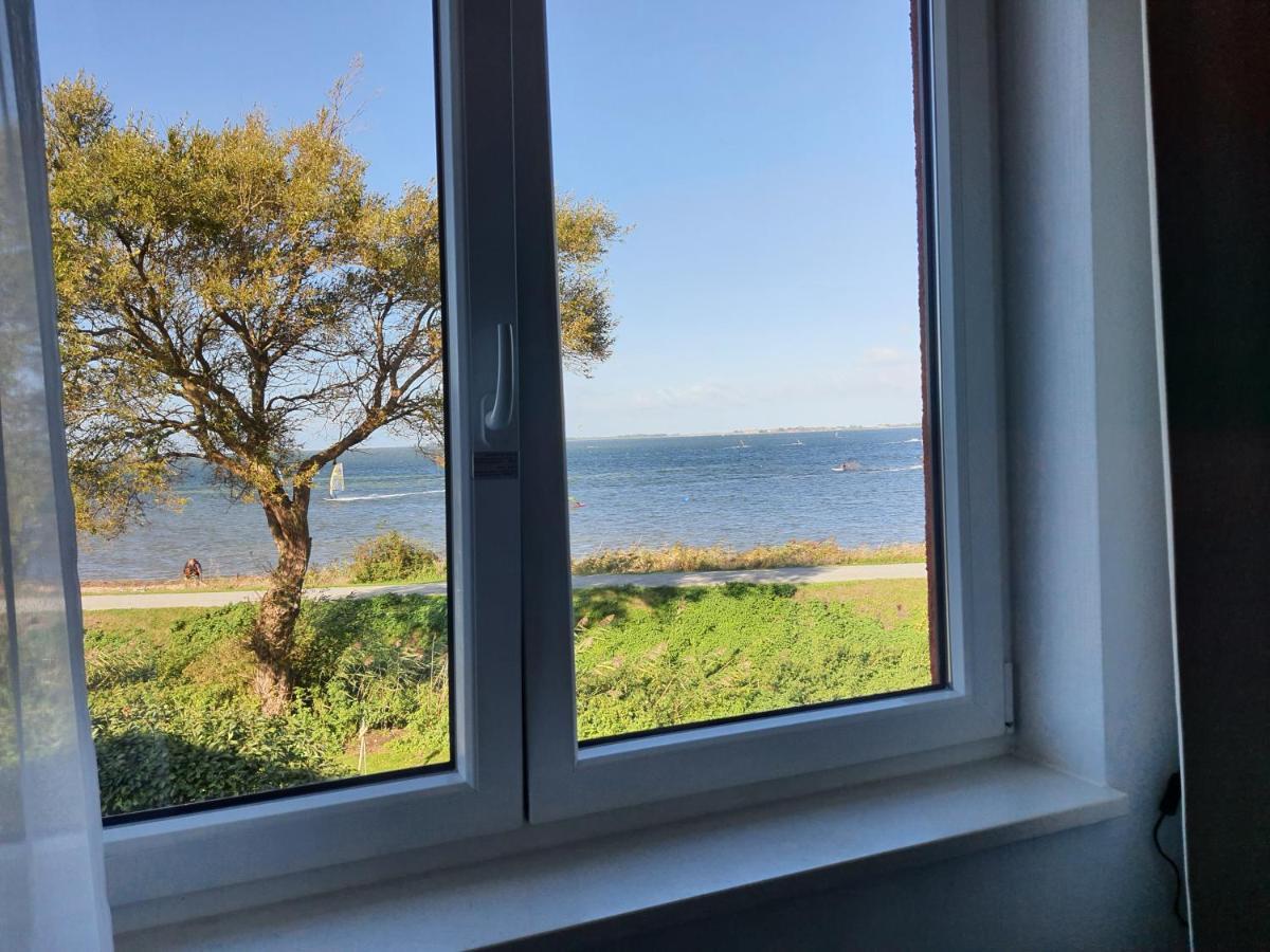 Haus Achtern Diek In Erster Reihe Am Meer Fehmarn Extérieur photo